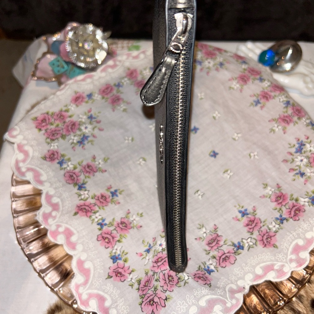 Coach wristlet grey metallic club purse - Picture 3 of 6